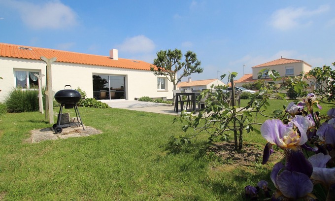 Bouin Cottage | Detached house with garden and BBQ, 3 bedrooms, near Marais birds