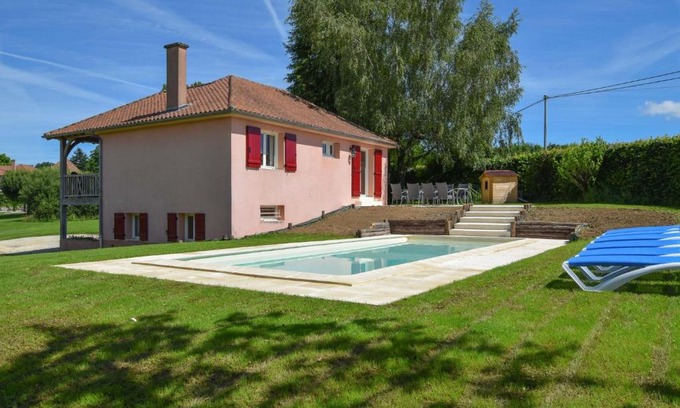 Saint-Medard-d'Excideuil House | Detached house with stunning views and a private heated swimming pool