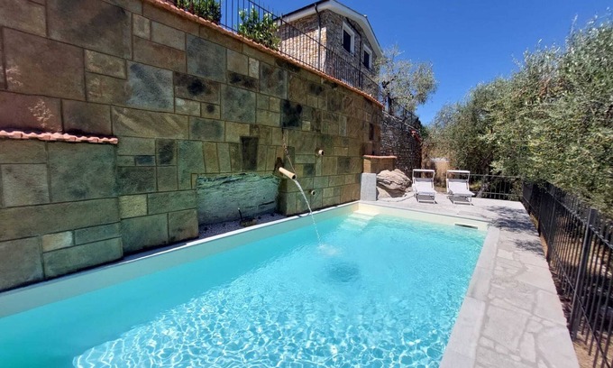 Lucinasco House | Detached vacation villa with sunny garden, panoramic pool and Jacuzzi
