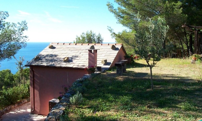 Bonassola House | Detached villa, near 5 Terre, sea view, with park and private parking space
