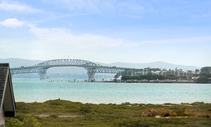 Devonport House | Devonport Beach Front Home w/Netflix & Nespresso