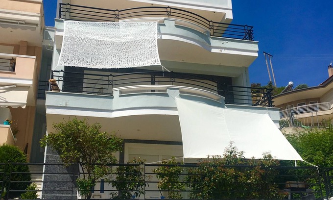 Nea Peramos Apartment | Diamond Resort is situated in the quiet suburbs of Nea Peramos