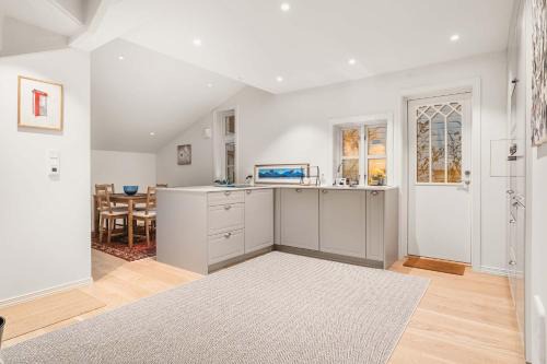 Sandviken House | DINBNB Homes l Charming 2-Bedroom Home by the Sea Cozy