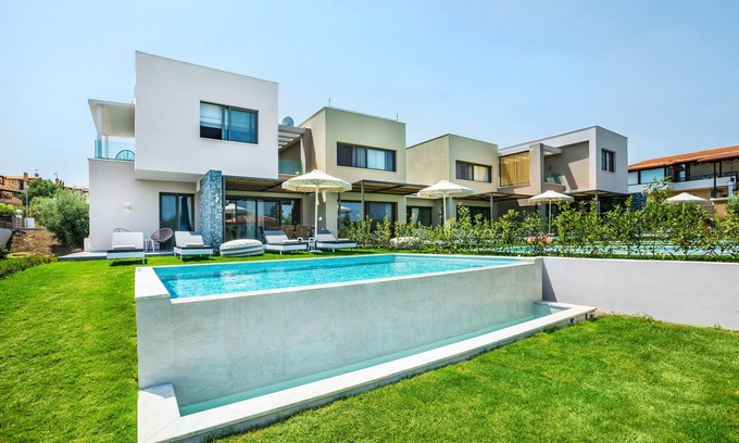 Pefkochori Villa | Dionisos Villas/private pool/pets allowed/fishing cruises