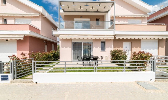 Ofrinion Villa | Dionysos- Two-Bedroom Duplex with Garden