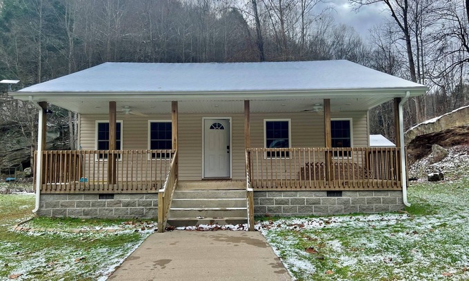 Yeaddiss House | Direct Access to Waterfall/Creek Trail of Leatherwood Off Road Park