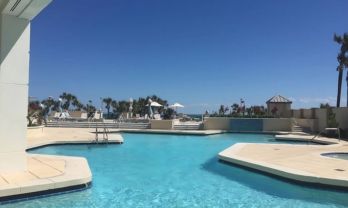 Brush - Stewarts Resort | Direct Beach Access! 2 City View Units, 2 Pools!