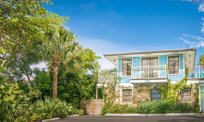 Juno Beach House | DIRECT OCEAN VIEW, STEPS TO BEACH, BOUTIQUE BEACH CHIC TOWNHOME, No Cleaning Fee