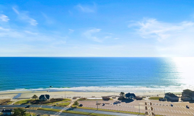 Eastward Look House | Direct water views across from Scarborough beach