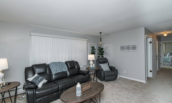 Rochester Apartment | Discounted 5-Star 3 Bedroom Duplex 5 Minutes to Mayo Clinic!