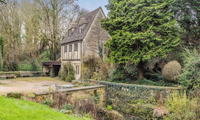 Painswick Cottage | Discover 17th-century charm at Capp Mill, nestled in picturesque grounds.