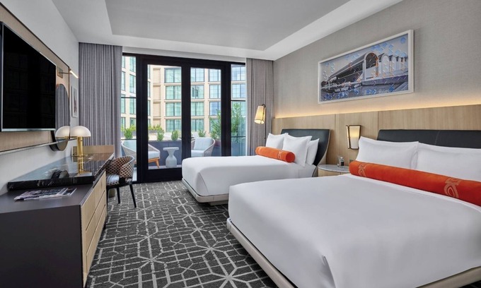 Fort Worth Cultural District Hotel | Discover Charm in Contemporary Room Near Historic Areas