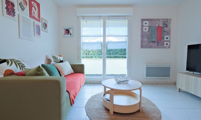 Marsac-sur-l'Isle Apartment | Discover "Lit d'Isle", your haven of peace in a secure residence with parking!