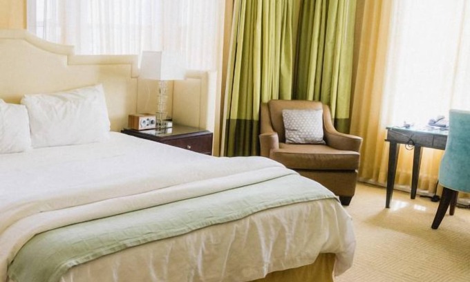 Goose Hollow Hotel | Discover Portland's Culture and Cuisine from a Vintage Hotel, Pet Friendly!