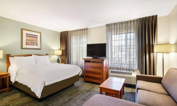 Carmel Mountain Ranch Hotel | Discover San Diego: Comfortable Suites w/Pool, Breakfast & Pet-Friendly Stay!