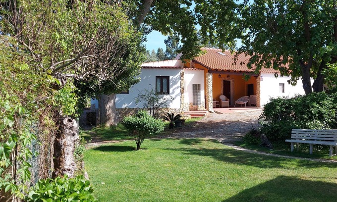 Almeirim House | Discover the center of PORTUGAL and stay in a lovely farm - 80 km from Lisbon!