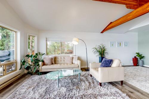 Adelma Beach House | Discovery Bay View Home