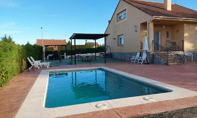 Zarzuela del Monte House | Disfrutar y relajarse en el Robledal