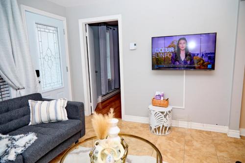 Saint-Edmond Apartment | Dispo limitée ! Appartement lumineux très propre avec jardin privé , accès autonome, Wi-Fi & parking intérieur, Netflix,