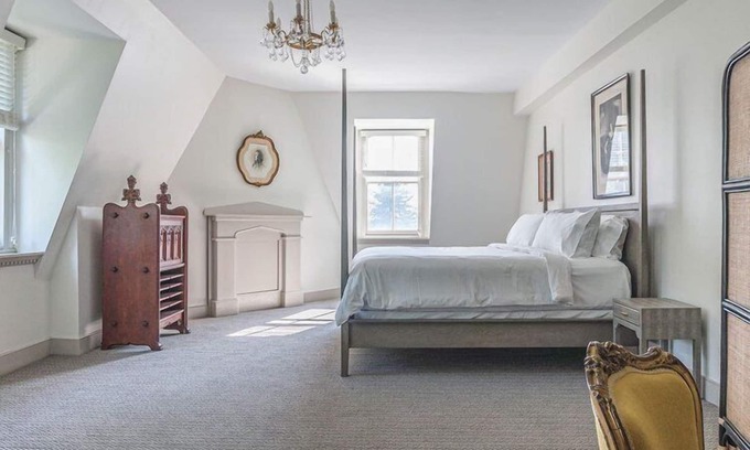 Kingston Hotel | Dive Into Your Dream Vacation! Free Parking, Near Kingston Point Beach