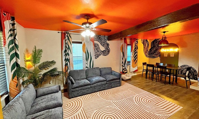 Norfolk House | Dive into your Spacious Oasis Retreat near Downtown Norfolk
