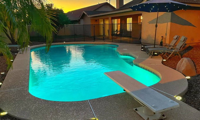 Mesa House | Diving Pool, Family Friendly & Pet Friendly @Cozy Mesa home close to everything!