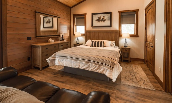 Preston House | DMR Cabin 6 | Two-Level | Game Room | Max Capacity 14