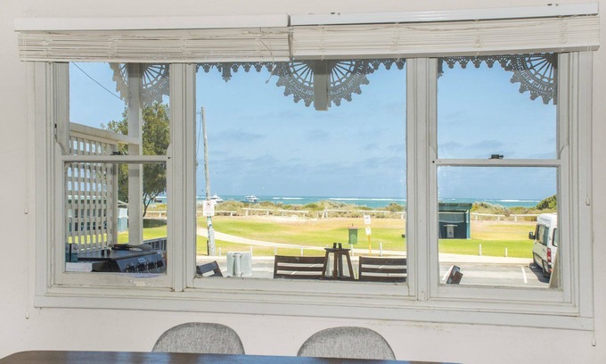 Lancelin House | Doc's Cottage Lancelin - Ocean Views - Pet Friendly.