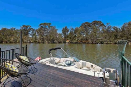 Chittaway Point House | DOCK 08 Riverside Entertainer Pets Welcome