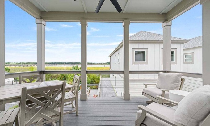 Georgetown Cottage | Dock and Dwell at the Winyah Bay Club, Pool, Outdoor Lounge/Grill and Boat Slip included!