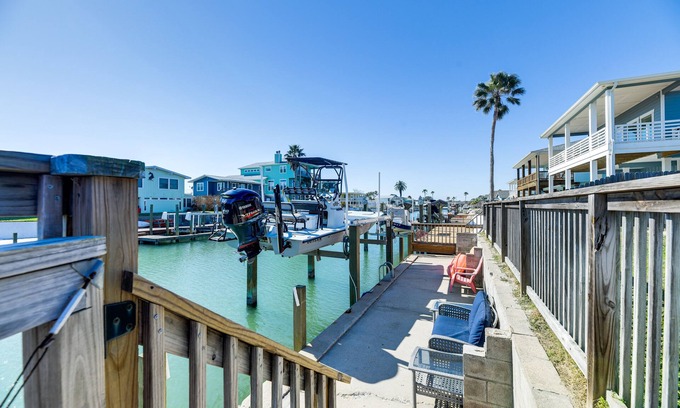 Palm Harbor House | Dock & Bay Access: Rockport Home on Canal