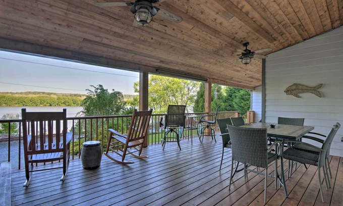 Pequea House | Dock & Hot Tub: Susquehanna River Retreat!