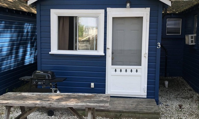 Wasaga Beach Cottage | Dock Life Cottage 3 - Riverside, 1 Bedroom, Wasaga