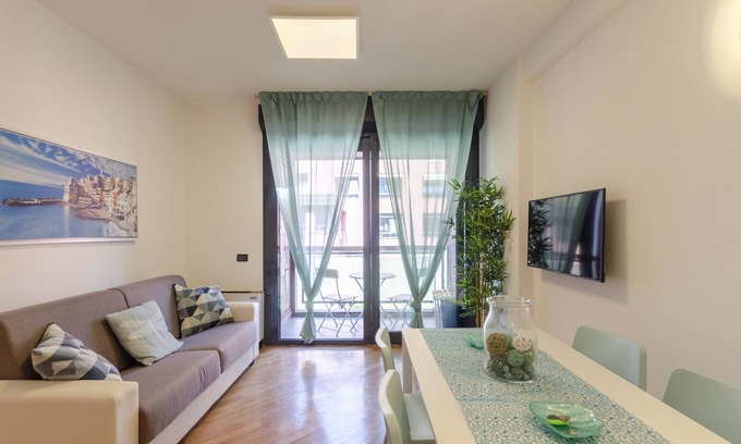 Genoa House | Dock of the Bay Genova 2b/1b + 1 private garage and balcony + 1 Extra garage