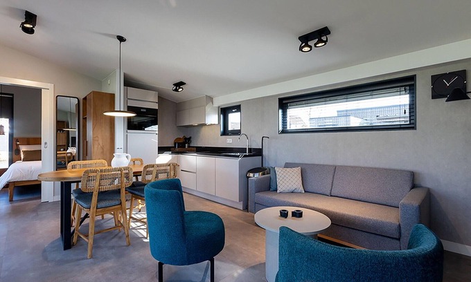 Delfstrahuizen House | Docklodge Stay by the Water