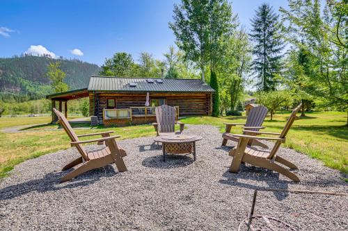 Arlington Heights House | Dog-Friendly Arlington Cabin with Private Hot Tub!