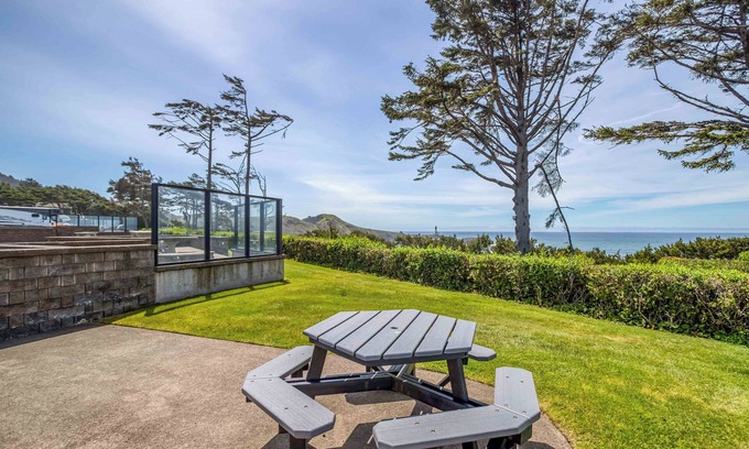 Agate Beach RV Rental | Dog Friendly, Available with 50AMP, 30AMP, Water and Sewer hook up's, WiFi