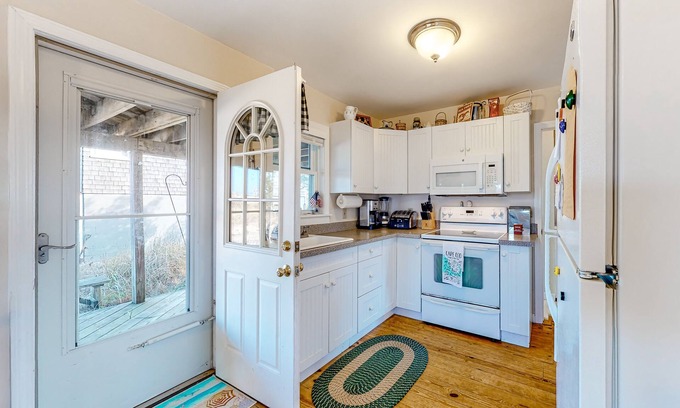 Sagamore Beach House | Dog-friendly bay view cottage with a furnished porch, washer/dryer, & roof deck