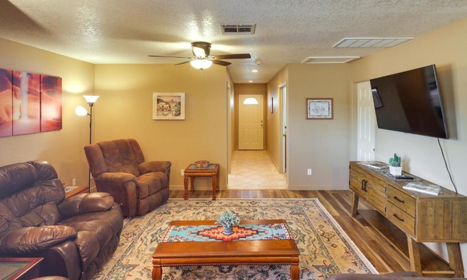 Bullhead City House | Dog-Friendly Bullhead City Home - Walk to Beach!