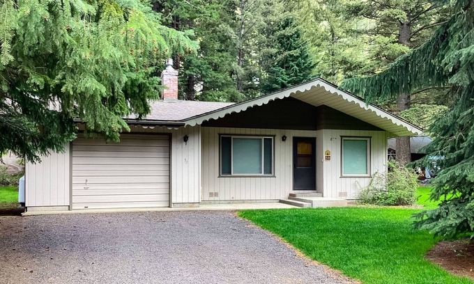 Joseph Cabin | Dog-friendly cabin near lake with mountain view, gas fireplace, deck, & W/D