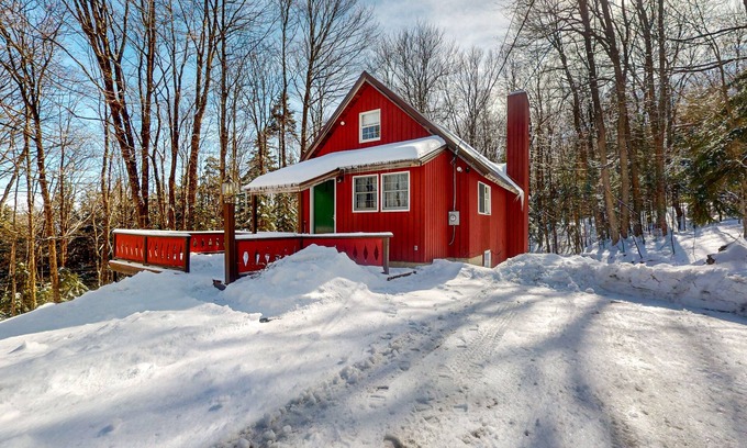 Wilmington House | Dog-friendly cabin with pools, hot tub, tennis & pickleball - near Mt. Snow