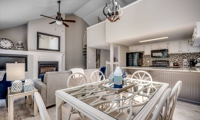 Arcadian Shores Condo | Dog Friendly Condo in Cumberland Terrace at Kingston-3 Min Drive to Beach-$300 FREE Activities Daily