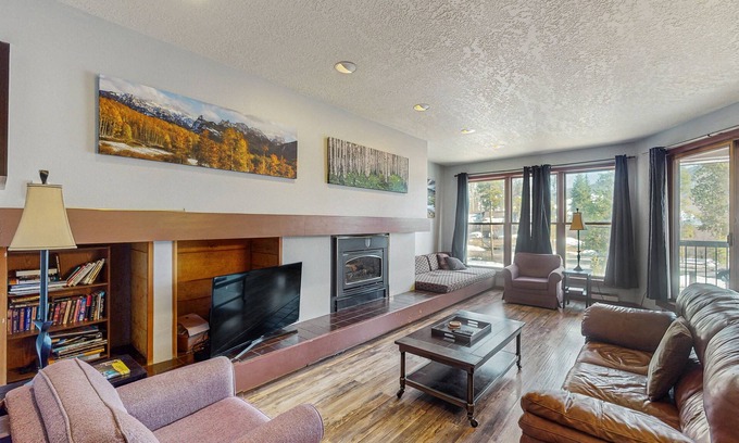 Keystone Condo | Dog-Friendly Condo with Mountain Views, a Shared Indoor Pool, & a Hot Tub