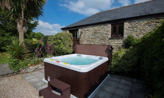 Newquay Cottage | Dog-friendly converted Mill w/hot tub - sleeps 8