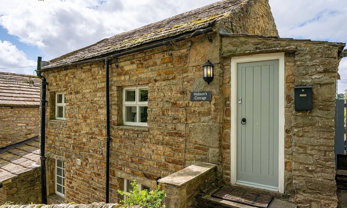 Fremington House | Dog friendly cottage, w/fantastic views, sleeps 3, w/private terrace & modern electric radiators