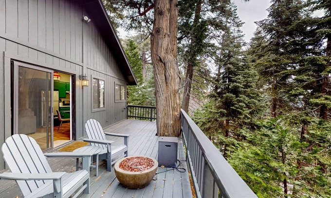 Arrowhead Villas House | Dog-friendly getaway with firepit, deck, & mountain views - near skiing & lakes
