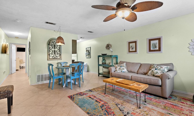 Navarre Beach House | Dog-friendly getaway near beaches w/AC & washer/dryer - snowbirds welcome