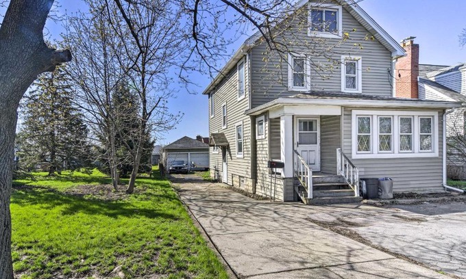 Cheektowaga House | Dog-Friendly Home about 14 Mi to Highmark Stadium