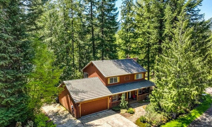Mount Hood Village House | Dog-friendly home with hot tub, shared pool, firepit, fireplace, & river access