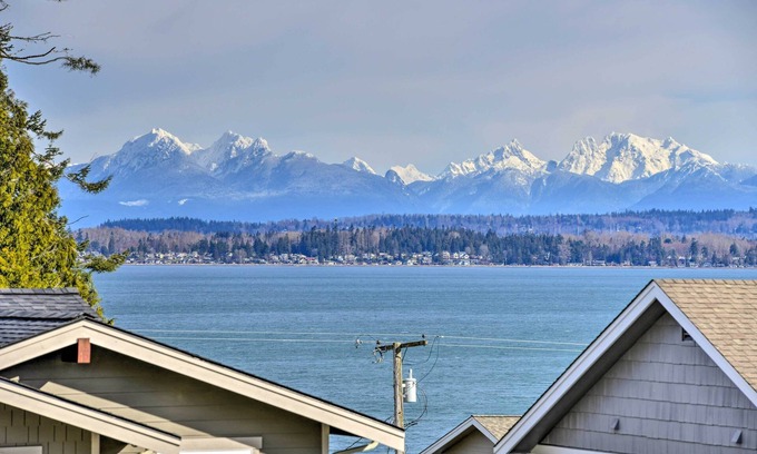 Blaine House | Dog-Friendly Home w/Views by Birch Bay Park!